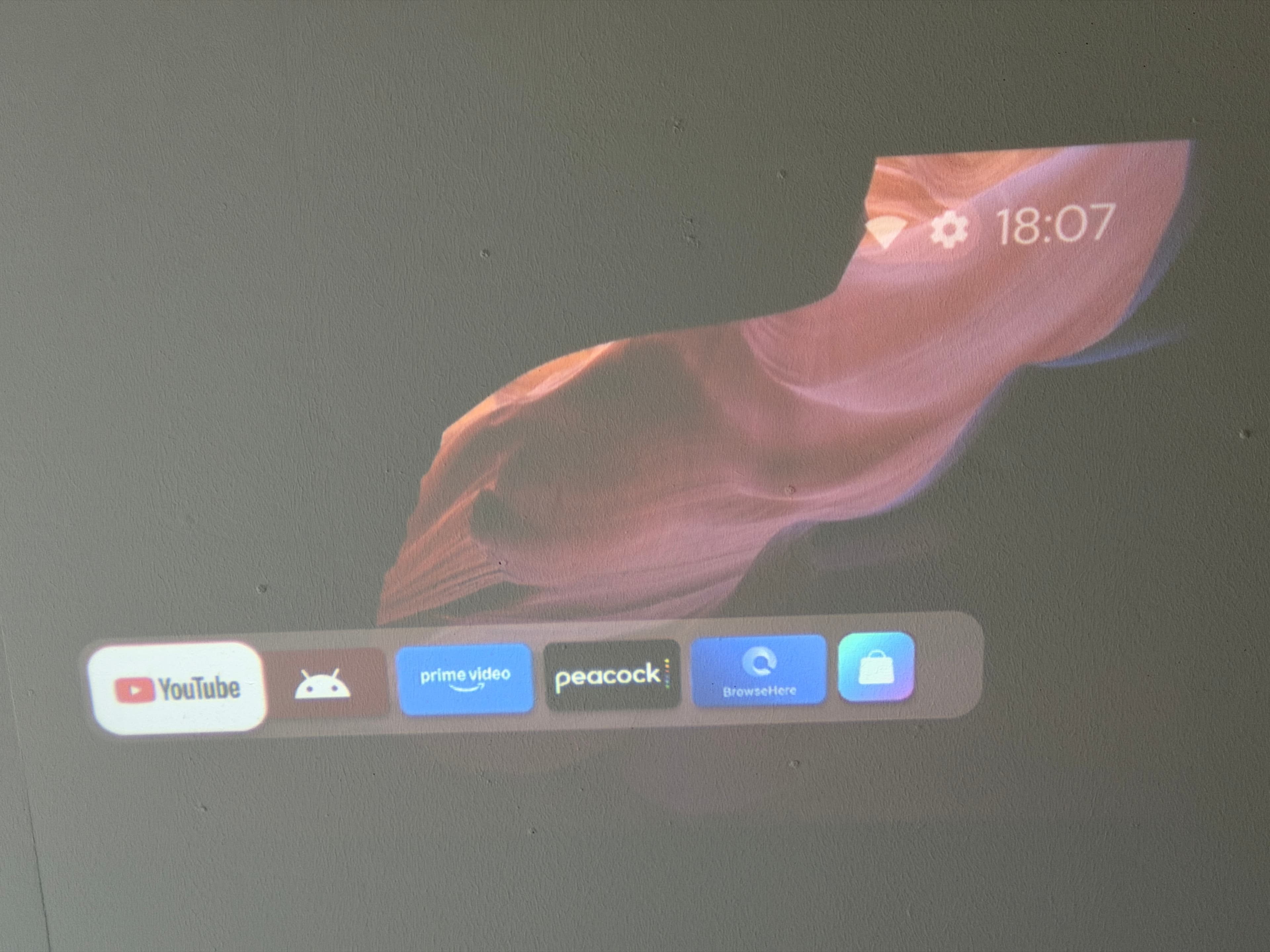 Projectivy Home screen on the HP MC400, showing the app row and clock